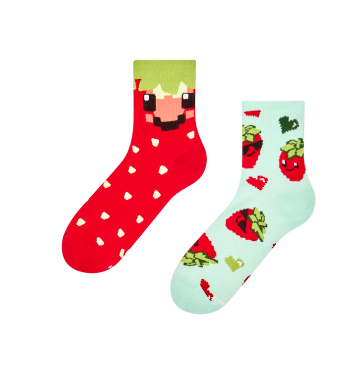 Wesołe skarpetki do łydki Pikselowe truskawki