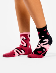 Весели дълги чорапи Фламинго и сърца