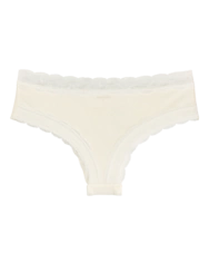 Fehér női csipkés bugyi