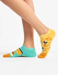 Vidám zokni sportcipőbe Méhész