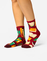 Весели дълги чорапи Отворена книга