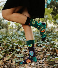 Vrolijke sokken Schedels & bloemen