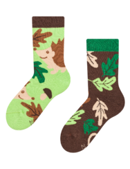 Весели топли детски чорапи Таралеж и листа