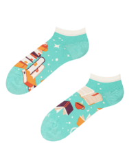 Весели къси чорапи Магически книги