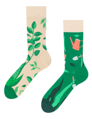 Весели чорапи В градината