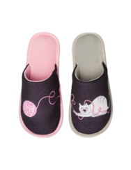 Vidám házi papucs Cica és gombolyag