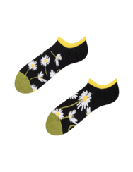 Vidám zokni sportcipőbe Százszorszépek éjjel