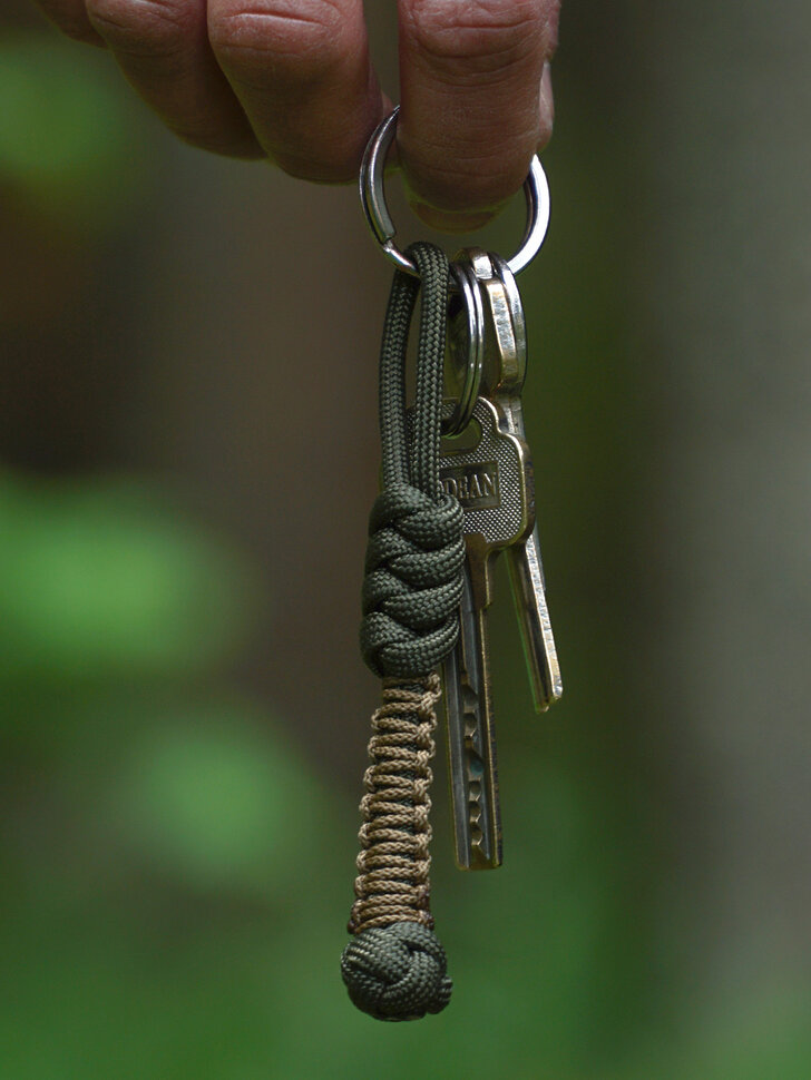 Porte-clés/porte-clés paracorde avec perle en laiton extraterrestre et  mousqueton, cadeau pour homme, porte-clés unique, porte-clés beige et gris  -  France