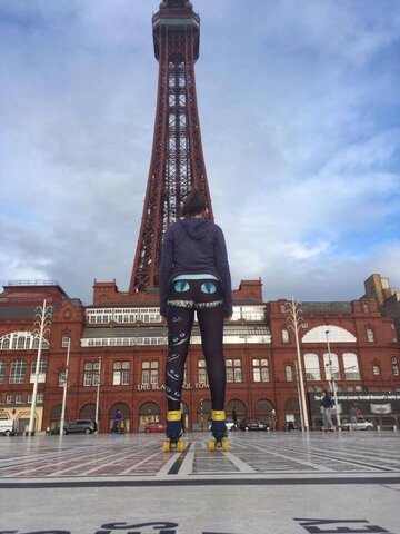 Hľadáte originálny a nezvyčajný darček? Obdarovaného zaručene prekvapí Дамски спортен еластичен клин Усмивка на котка