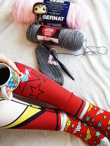 Hľadáte originálny a nezvyčajný darček? Obdarovaného zaručene prekvapí Дамски спортен еластичен клин Wonder Woman