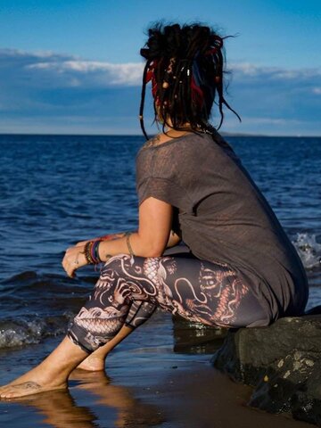 Lifestyle fotó Női sportos elasztikus leggings Kínai sárkány