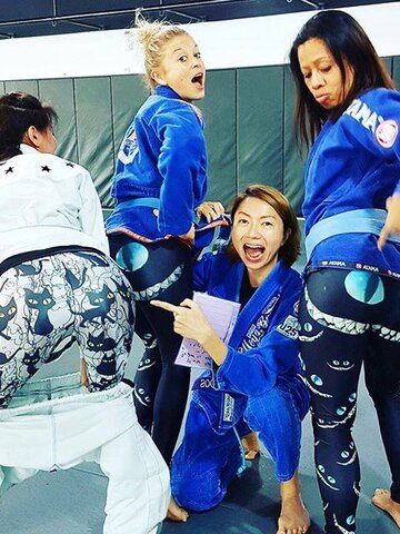 Výpredaj Дамски спортен еластичен клин Усмивка на котка