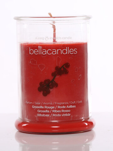 Lifestyle foto Červená Ríbezľa – sviečka s prstenom (1,2 kg)