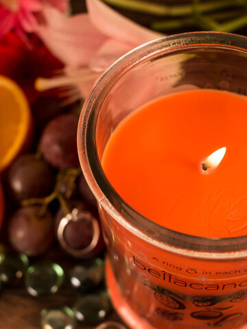 Hledáte originální a neobvyklý dárek? Obdarovaného zaručeně překvapí Ovocní Exploze – svíčka s prstýnkem (800g)