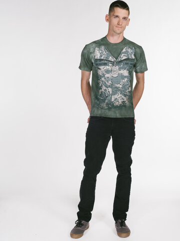 Lifestyle fotó Katona a szolgálatban póló