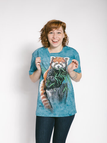 Lifestyle fotó Vörös macskamedve bambusszal póló