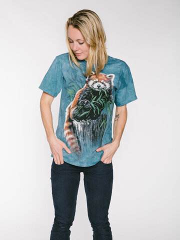 Kiárusítás Vörös macskamedve bambusszal póló