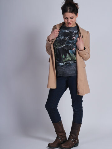 Szerezzen magának örömet ezzel a Dedoles darabbal Három fekete medve póló