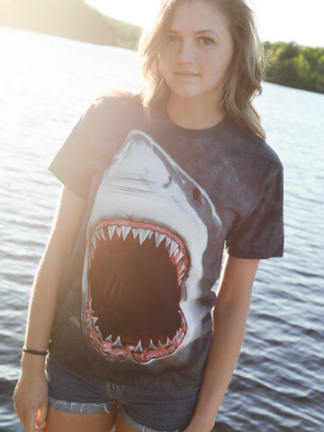 Kiárusítás Cápa fogak póló