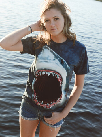 Eredeti és szokatlan ajándékot keres? a megajándékozottat garantáltan meglepi Cápa fogak póló