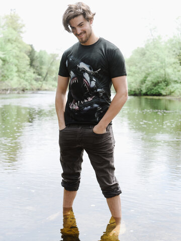 Kiárusítás Őrjöngő cápa póló