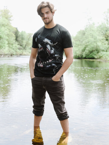 Kiárusítás Őrjöngő cápa póló