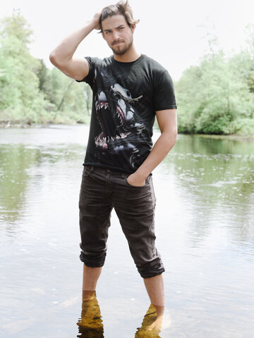 Lifestyle fotó Őrjöngő cápa póló