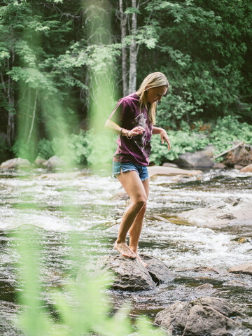 a tökéletes és egyedi ruházathoz Holdfényes farkasok (lila) póló