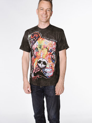 Lifestyle fotó Figyelmes Pit Bull póló