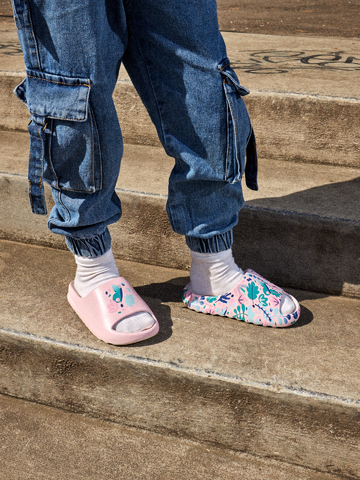 Foto Vidám, chunky gyerekpapucs Levelek és pillangók