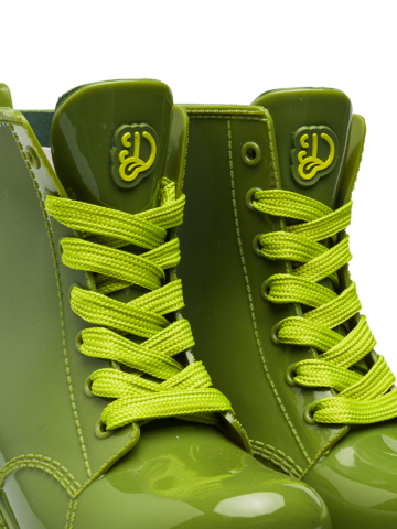 Lifestyle fotó Cédruszöld gyerek gumicsizma