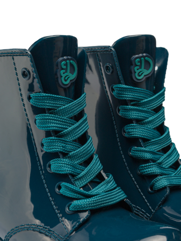 Lifestyle fotó Smaragdkék vidám gyerek gumicsizma