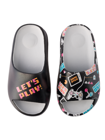 Lifestyle fotó Vidám, chunky gyerekpapucs Gamer