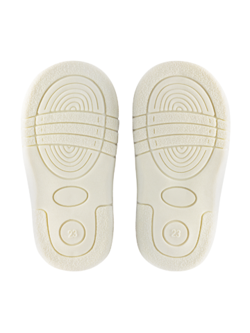 Hľadáte originálny a nezvyčajný darček? Obdarovaného zaručene prekvapí Весели бебешки пантофи Футболно игрище