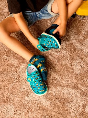 pro dokonalý a originální outfit Veselé bačkůrky pro miminka Bagr