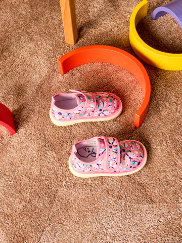 Pre dokonalý a originálny outfit Весели бебешки пантофи Сладки пеперуди