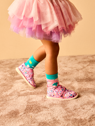 Potešte sa týmto kúskom Dedoles Весели бебешки пантофи Сладки пеперуди