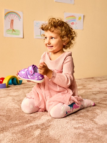 Hľadáte originálny a nezvyčajný darček? Obdarovaného zaručene prekvapí Živahni copati za dojenčka Zasanjani samorog