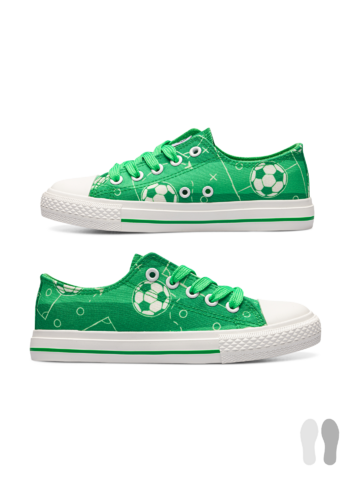 Lifestyle fotó Vidám gyerek vászon tornacipő Focipálya