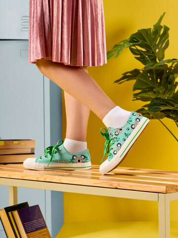 Children discount canvas shoes