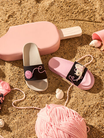 Pre dokonalý a originálny outfit Kids' Slides Cat & Ball
