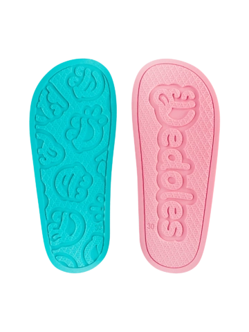 Lifestyle foto Živahni otroški natikači Ljubki metulji