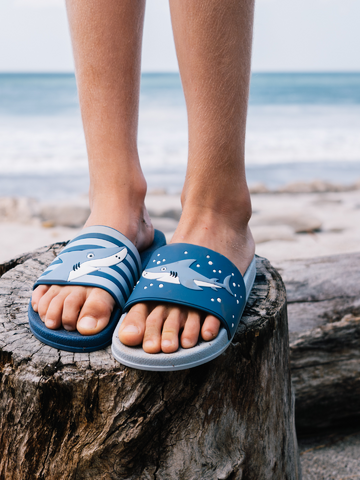 Pre dokonalý a originálny outfit Ciabatte Buonumore per bambini Squalo grigio