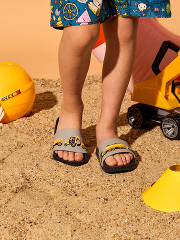 Zľava Chinelos alegres de piscina de criança Em Construção