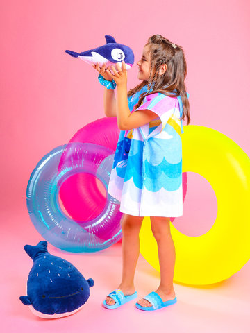 Eredeti és szokatlan ajándékot keres? a megajándékozottat garantáltan meglepi Vidám gyerek strandponcsó Vidám bálna