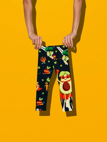 Hledáte originální a neobvyklý dárek? Obdarovaného zaručeně překvapí Veselé dětské bavlněné legíny Zeleninoví superhrdinové