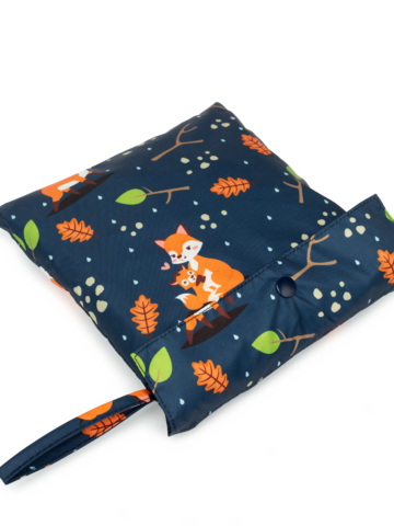 Lifestyle foto Весел детски дъждобран Лисица сред природата