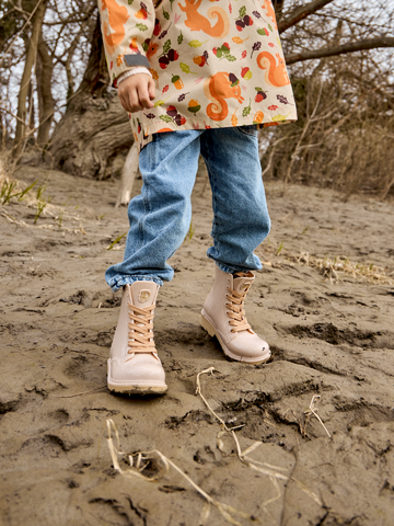 Výnimočný darček od Dedoles Весел детски дъждобран Катеричка и жълъди