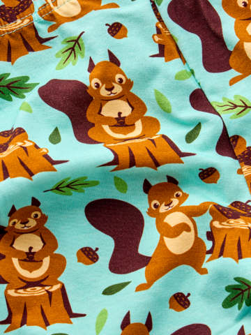 für ein vollkommenes und originelles Outfit Lustiger Pyjama für Kinder Eichhörnchen im Wald
