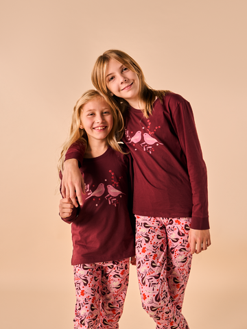 für ein vollkommenes und originelles Outfit Lustiger Pyjama für Kinder Vögel und Beeren